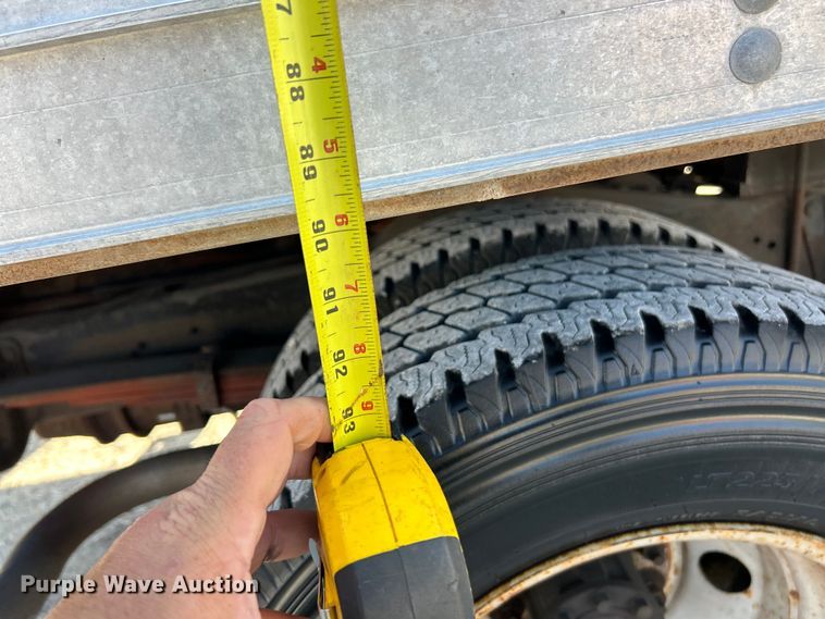 image for item EK3237 2007 Ford E350 Super Duty delivery truck