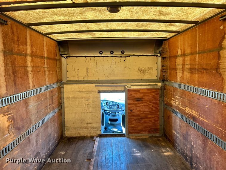 image for item EK3237 2007 Ford E350 Super Duty delivery truck