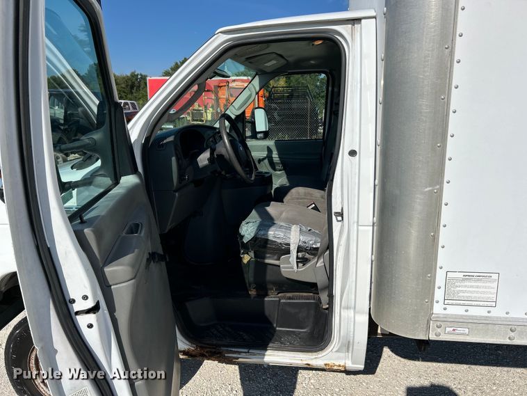image for item EK3237 2007 Ford E350 Super Duty delivery truck