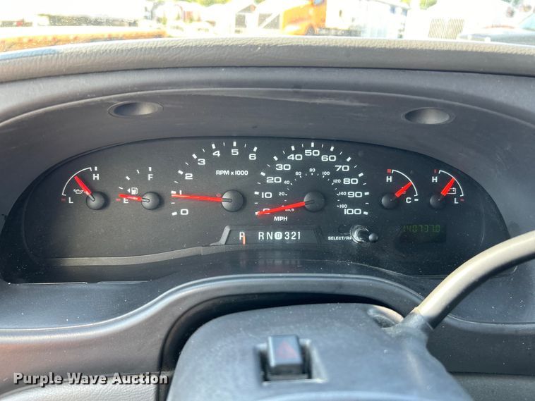 image for item EK3237 2007 Ford E350 Super Duty delivery truck