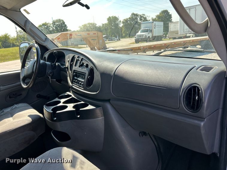 image for item EK3237 2007 Ford E350 Super Duty delivery truck