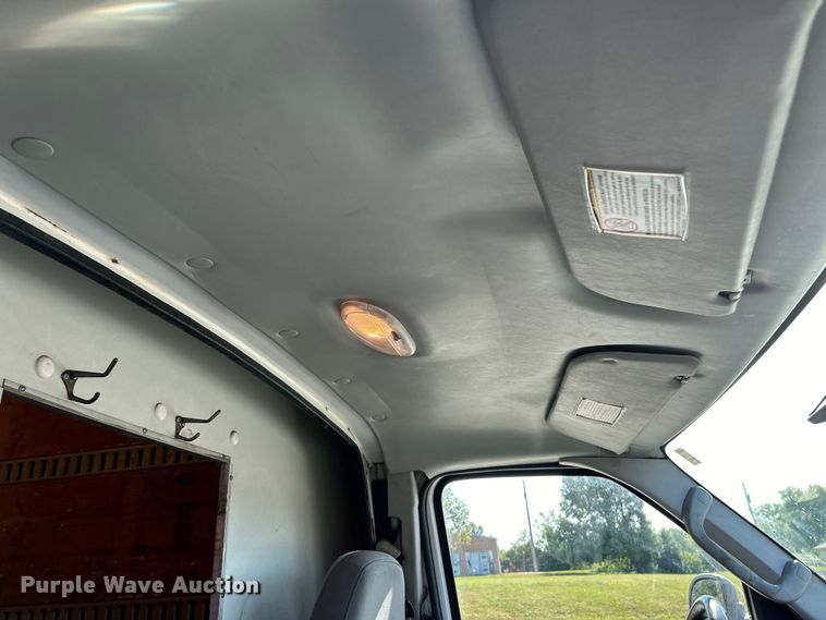 image for item EK3237 2007 Ford E350 Super Duty delivery truck
