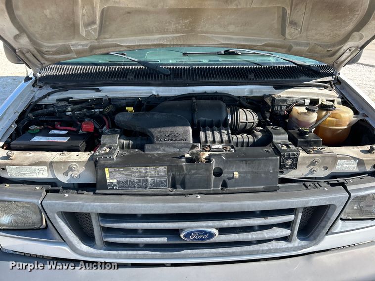 image for item EK3237 2007 Ford E350 Super Duty delivery truck