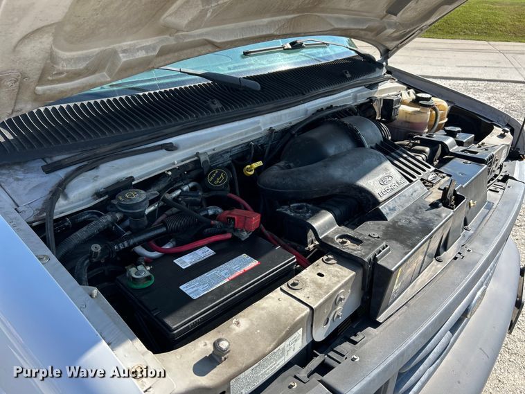 image for item EK3237 2007 Ford E350 Super Duty delivery truck