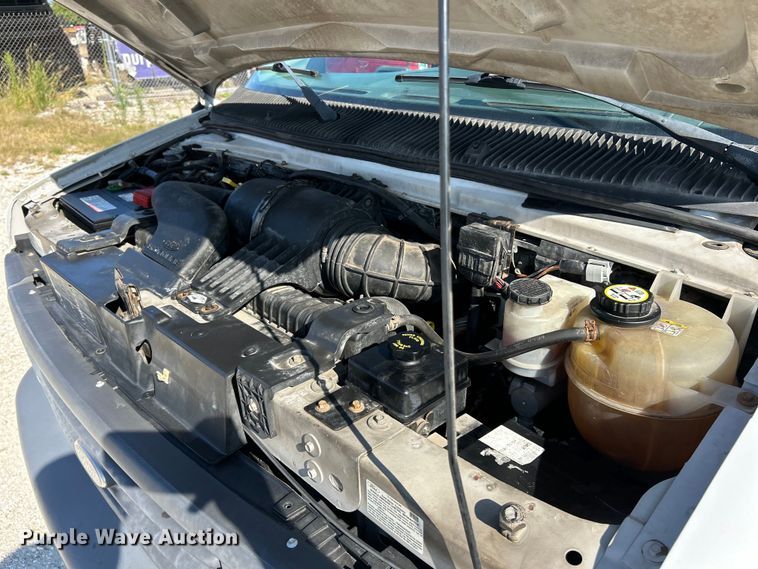 image for item EK3237 2007 Ford E350 Super Duty delivery truck