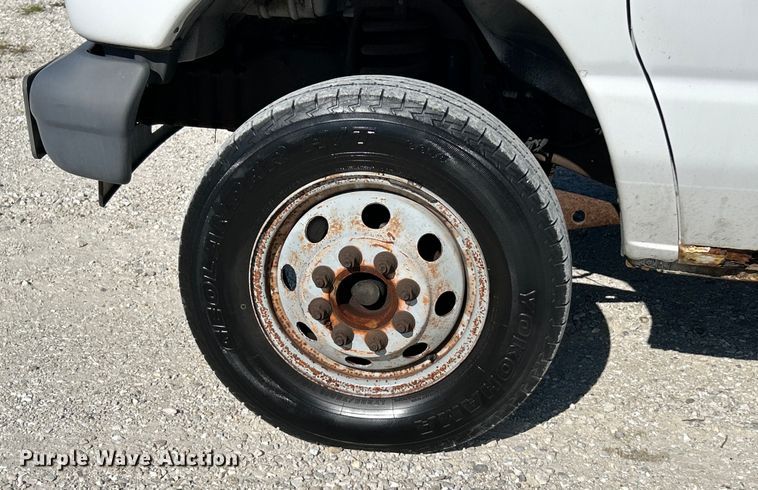 image for item EK3237 2007 Ford E350 Super Duty delivery truck