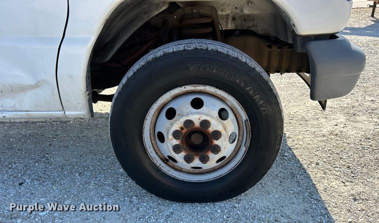 image for item EK3237 2007 Ford E350 Super Duty delivery truck