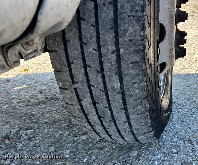 image for item EK3237 2007 Ford E350 Super Duty delivery truck