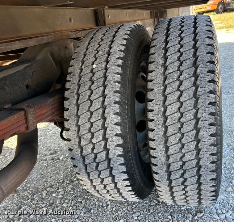 image for item EK3237 2007 Ford E350 Super Duty delivery truck