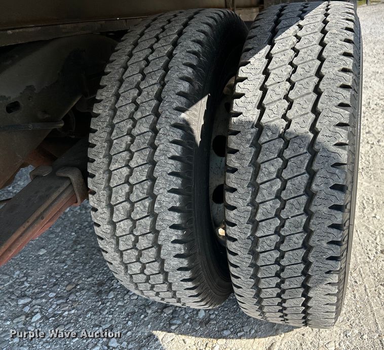 image for item EK3237 2007 Ford E350 Super Duty delivery truck