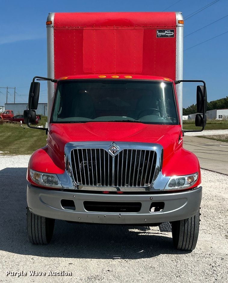 image for item EK3239 2005 International  4300 box truck