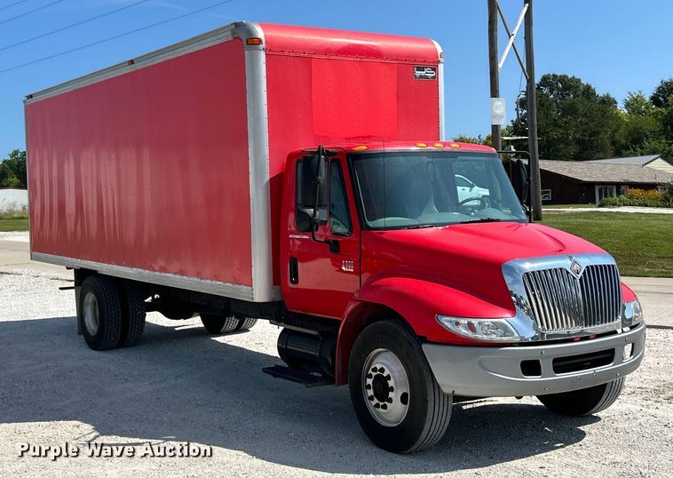 image for item EK3239 2005 International  4300 box truck