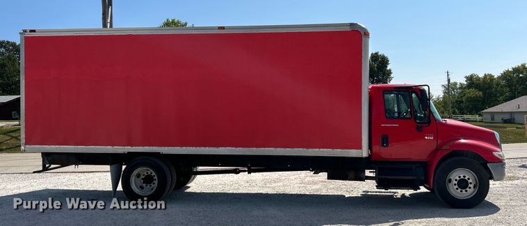 image for item EK3239 2005 International  4300 box truck