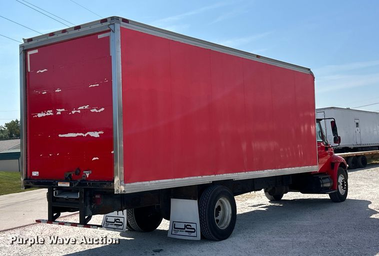 image for item EK3239 2005 International  4300 box truck