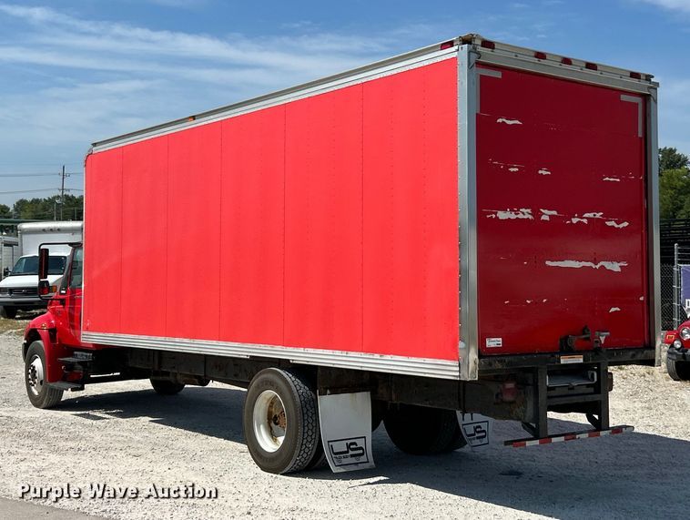 image for item EK3239 2005 International  4300 box truck