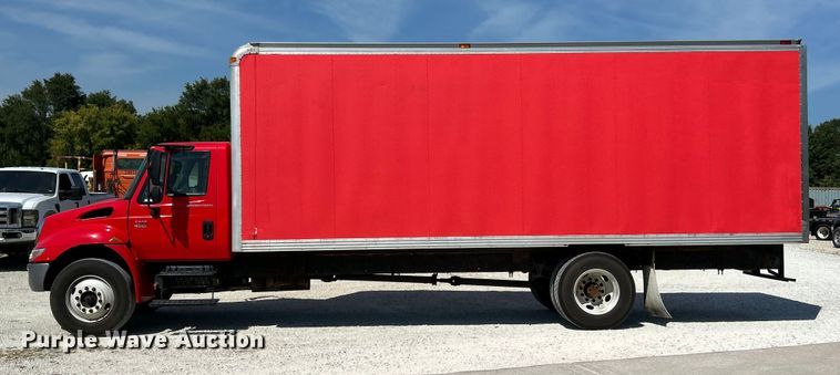 image for item EK3239 2005 International  4300 box truck