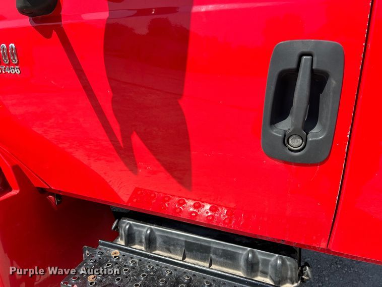 image for item EK3239 2005 International  4300 box truck