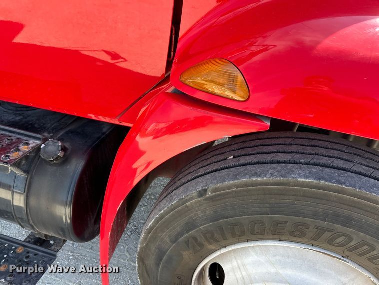 image for item EK3239 2005 International  4300 box truck