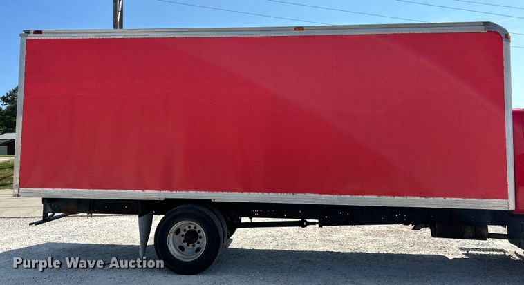 image for item EK3239 2005 International  4300 box truck