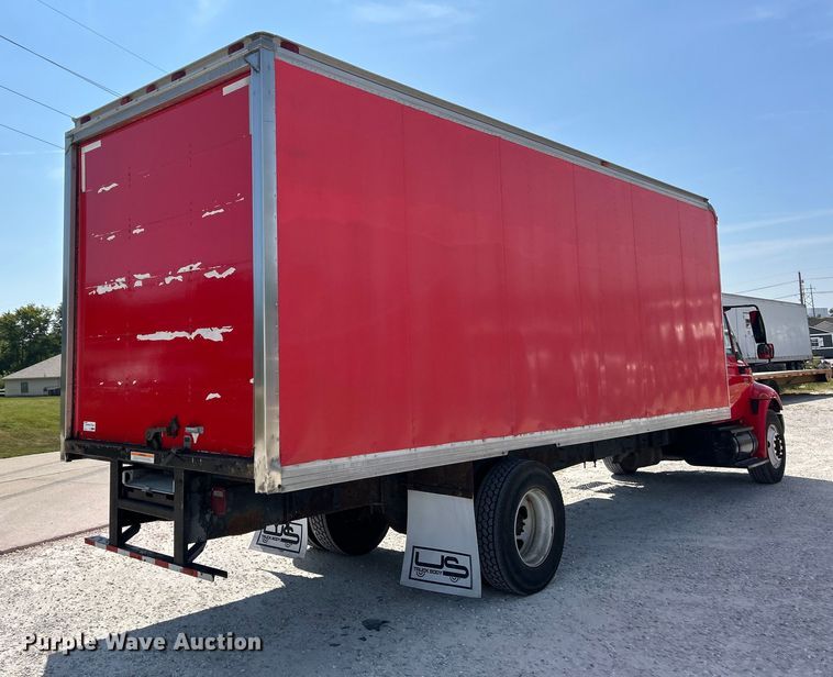 image for item EK3239 2005 International  4300 box truck