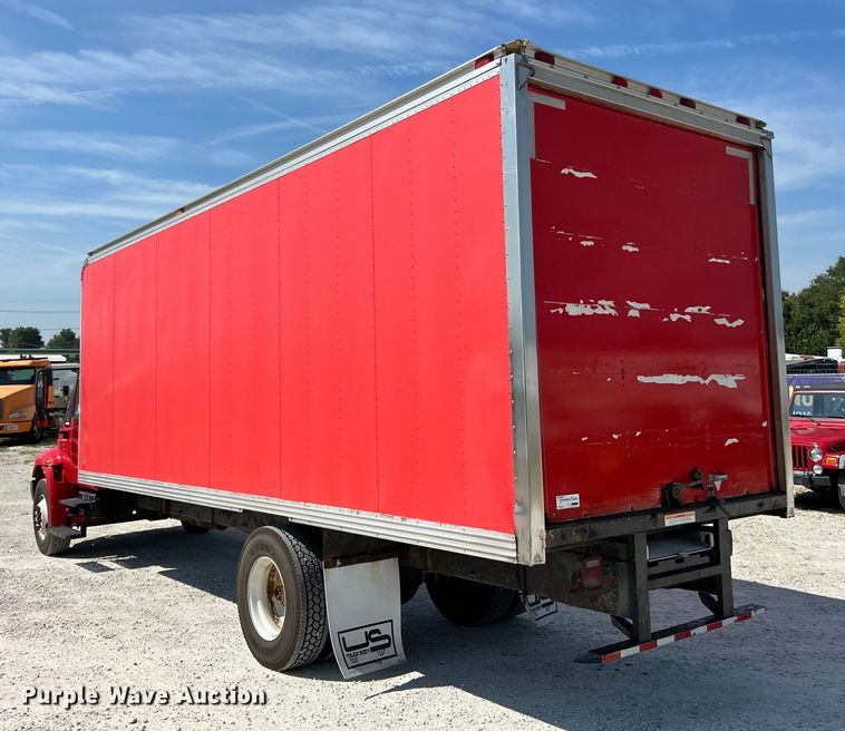 image for item EK3239 2005 International  4300 box truck