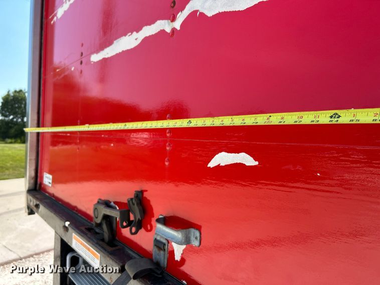 image for item EK3239 2005 International  4300 box truck