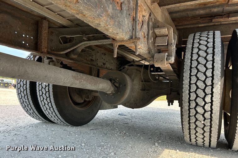 image for item EK3239 2005 International  4300 box truck