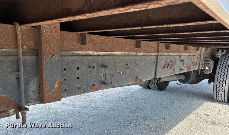 image for item EK3239 2005 International  4300 box truck