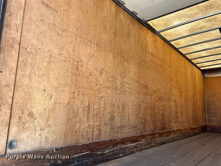 image for item EK3239 2005 International  4300 box truck