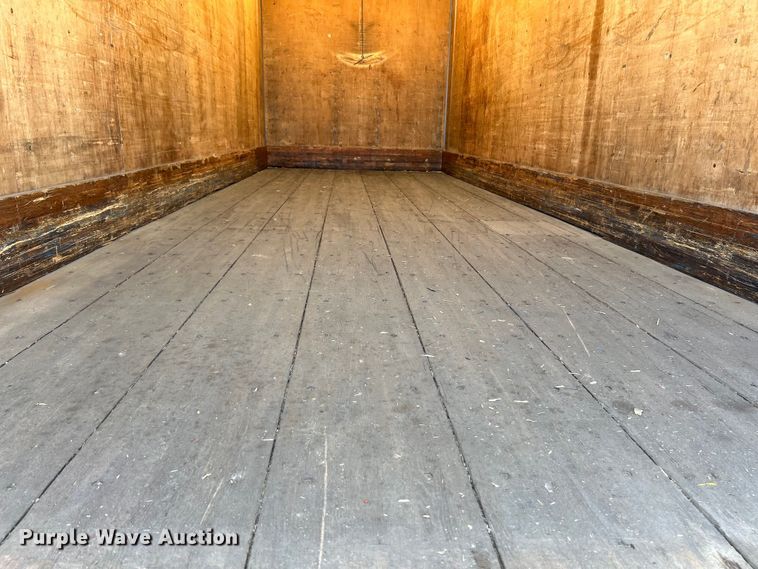 image for item EK3239 2005 International  4300 box truck