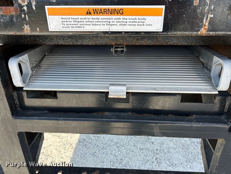 image for item EK3239 2005 International  4300 box truck