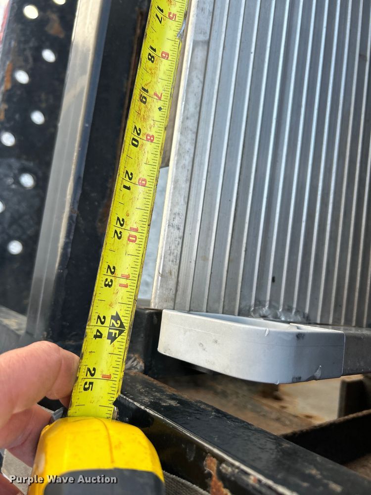 image for item EK3239 2005 International  4300 box truck