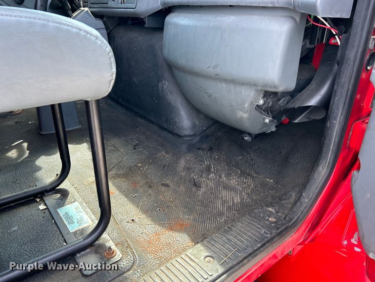 image for item EK3239 2005 International  4300 box truck