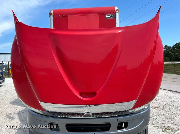 image for item EK3239 2005 International  4300 box truck