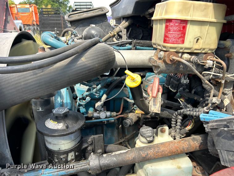 image for item EK3239 2005 International  4300 box truck