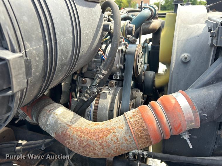 image for item EK3239 2005 International  4300 box truck