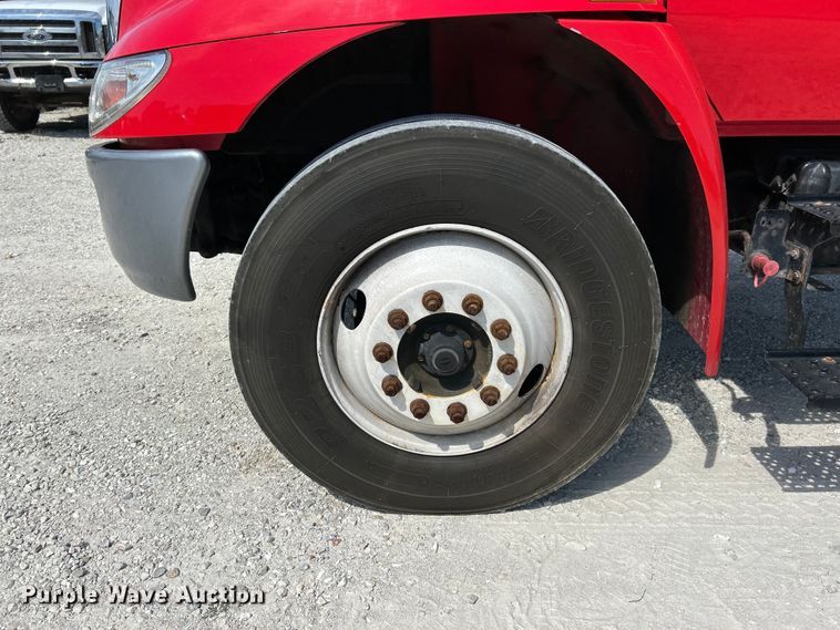 image for item EK3239 2005 International  4300 box truck