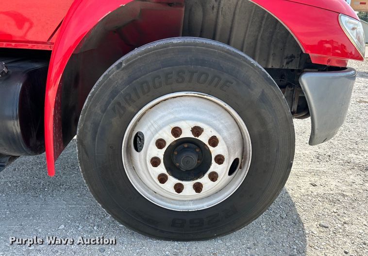 image for item EK3239 2005 International  4300 box truck