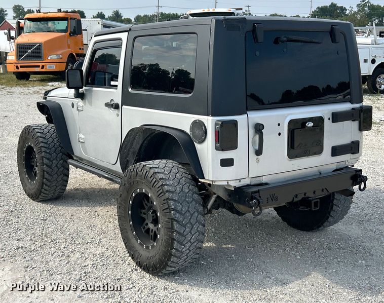 image for item EK3257 2010 Jeep Wrangler Sahara SUV