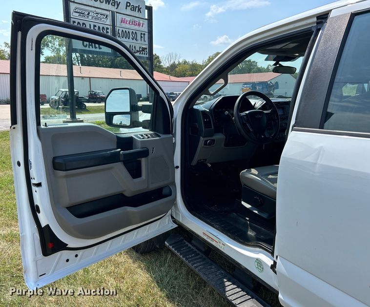 image for item EK3262 2021 Ford F450 Super Duty XL flatbed truck