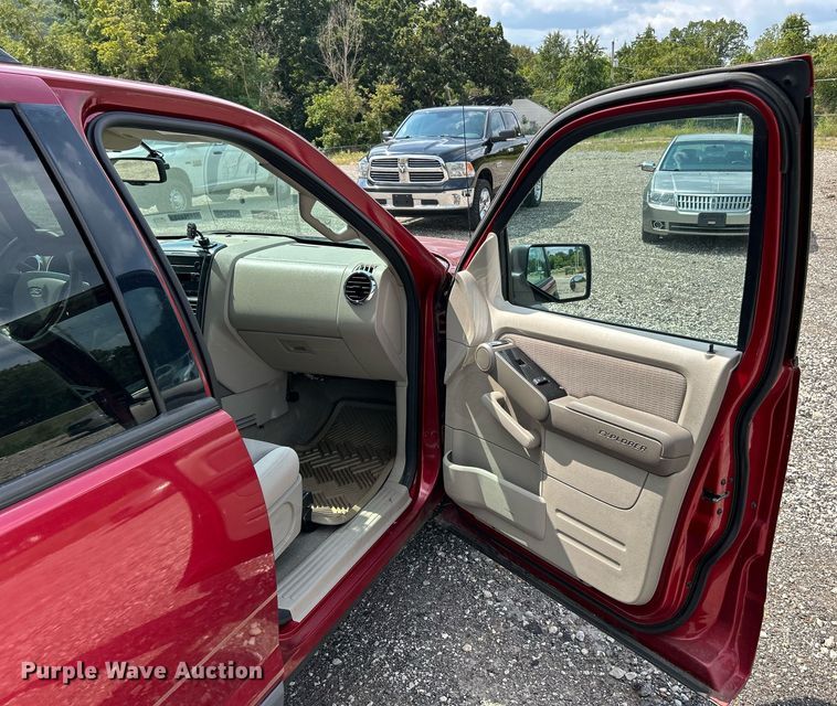 image for item EK3283 2006 Ford Explorer XLT SUV