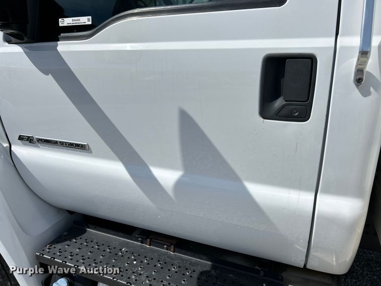 image for item EK4424 2016 Ford F650 Super Duty box truck