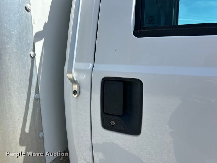 image for item EK4424 2016 Ford F650 Super Duty box truck