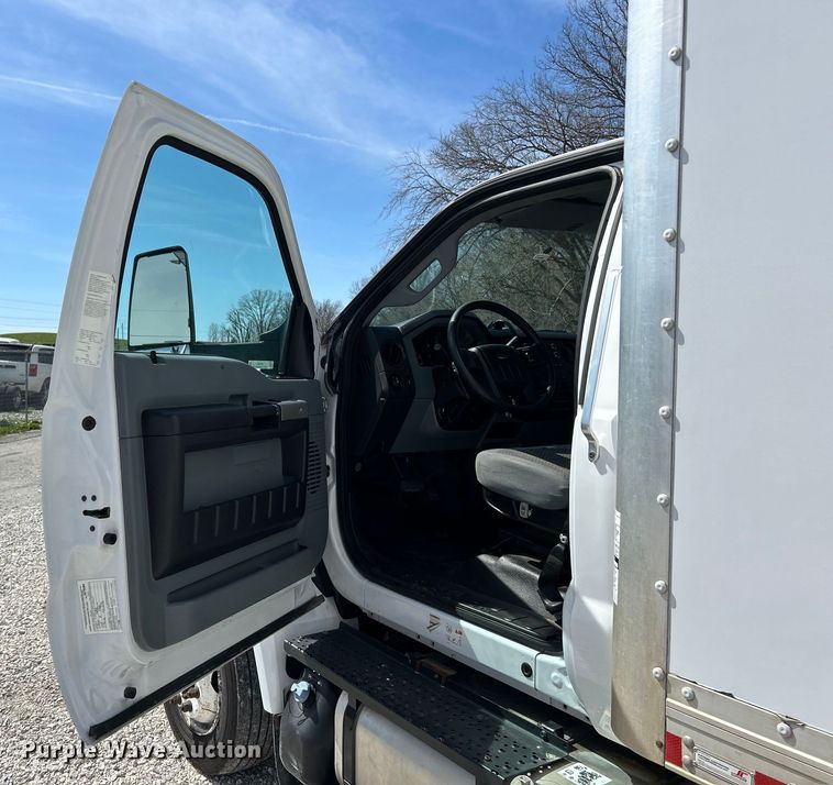 image for item EK4424 2016 Ford F650 Super Duty box truck