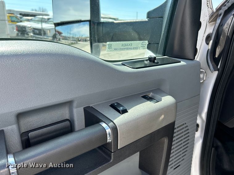 image for item EK4424 2016 Ford F650 Super Duty box truck