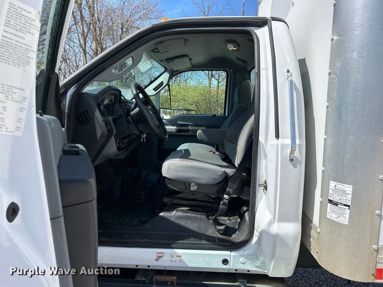 image for item EK4424 2016 Ford F650 Super Duty box truck