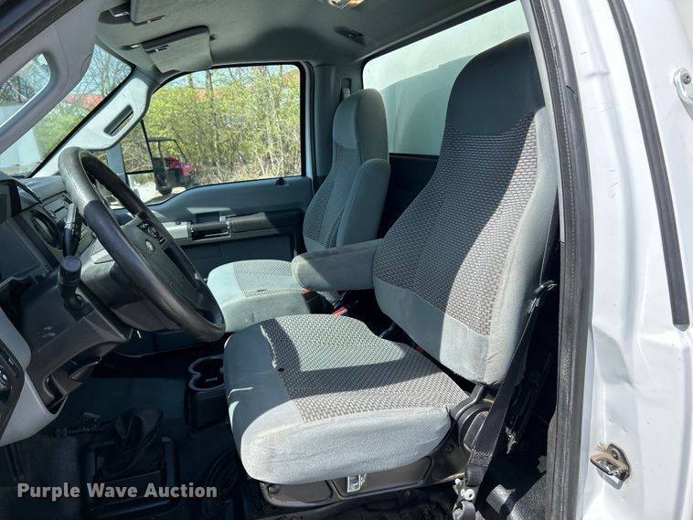 image for item EK4424 2016 Ford F650 Super Duty box truck