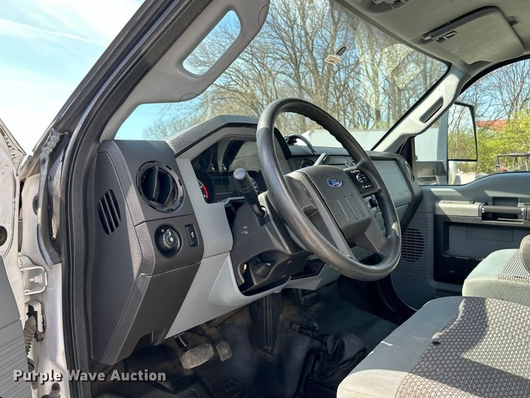 image for item EK4424 2016 Ford F650 Super Duty box truck