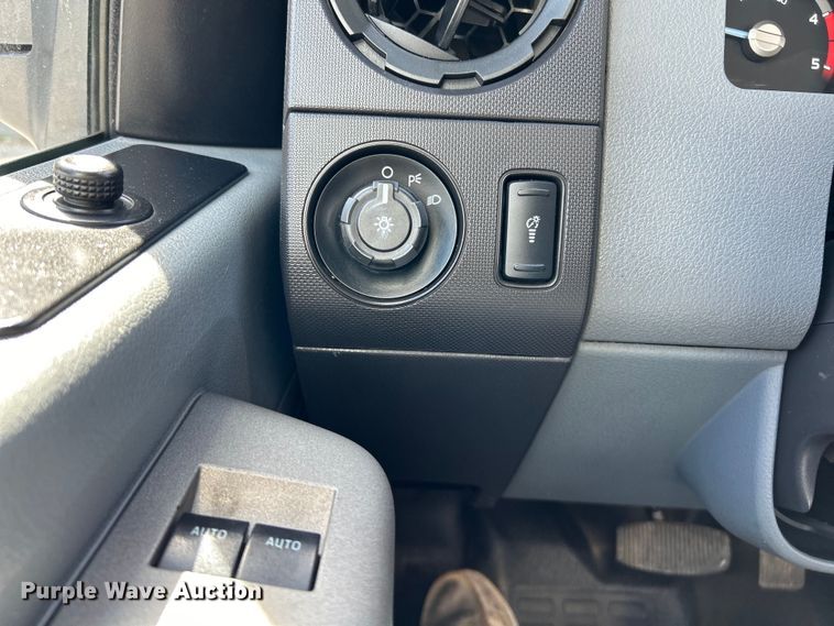 image for item EK4424 2016 Ford F650 Super Duty box truck