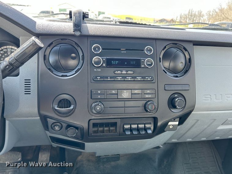 image for item EK4424 2016 Ford F650 Super Duty box truck